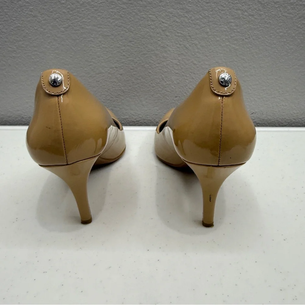 Michael Kors Beige Patent Leather Heels Size 10 Womens Designer Shoes